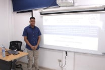 Estudiante Adán González durante su sustentación.