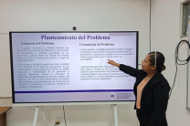 Estudiante Lucy Calderón durante su sustentación  Estudiante Lucy Calderón durante su sustentación