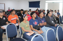Estudiantes asistentes a la conferencia.