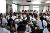 Estudiantes de Colegio Oficial de Veraguas recibiendo charla de divulgación.