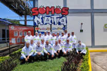 Estudiantes de Licenciatura en Ingeniería Industrial en fábrica Nestlé
