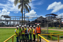 Estudiantes de Ingeniería Industrial durante la visita al Ingenio Santa Rosa.