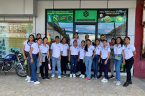 Estudiantes de Mercadeo y Negocios Internacionales en la Zona Libre. 