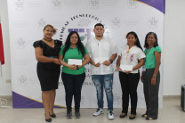 Estudiantes de los tres primeros puestos.