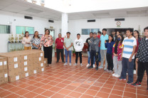 Estudiantes del centro presentes en la entrega.