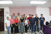 Estudiantes del Curso básico de presupuesto de materiales utilizando Excel.