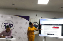 Estudiantes realizando su sustentación.