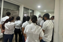 Estudiantes durante la visita a empresa Estrella Azul.