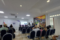  Estudiantes Kristhel Vergara y Lisy Delgado desarrollando la capacitación