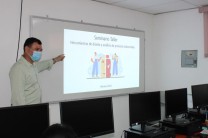 El instructor Mgtr. Francisco Arango, durante el seminario.