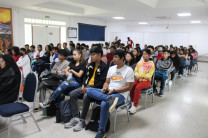 Estudiantes participantes del conversatorio. 