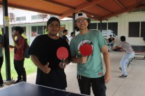 Estudiantes participantes del torneo de tenis de mesa. 