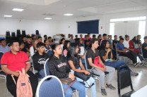 Estudiantes presentes en el seminario de IVEU.