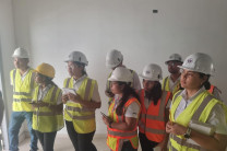 Estudiantes recibiendo capacitación 