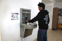 Estudiante utilizando el sistema 