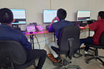 Estudiantes trabajando en el proyecto.