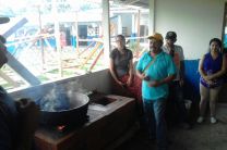 El Prof. Abelardo Franco explicó el manejo adecuado de la estufa.
