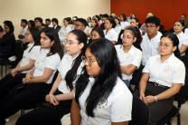 Estudiantes de la FCyT. Estudiantes de la FCyT.