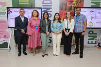 En la fotografía se observa a las investigadoras ponentes del proyecto, Dra. Mariela Salgado Canto y Mgtr. Larú Linares, acompañadas de la Ing. Milagros Mainieri, directora de Investigación y Desarrollo I + D de SENACYT y del equipo de investigadores del proyecto.