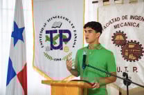 Los estudiantes explicaron que los materiales más usados fueron la sal y piedras de colores. 