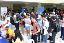 Feria de empleo en el lobby del Edificio 3. 