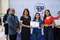 Entrega de certificados de participación.