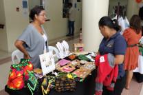 Feria de Artesanía de Mercadeo en el Lobby del edificio 3.