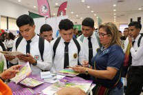 Estudiantes de colegios oficiales visitaron el stand de la UTP durante la Expo Feria Universitaria.