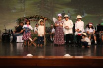 Presentación del nacimiento del niño Jesús por niños de la familia UTP.