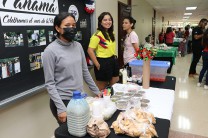 Bazar y degustación de comida navideña por estudiantes emprendedores.