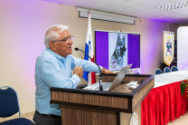 El ciclo cerró magistralmente con la participación del Ingeniero Luis Muñoz, quien relató la historia y el trayecto de la Facultad de Ingeniería Civil dentro de la institución.