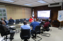 El Mgtr. Julio A. Quiel Serrano, Decano de la Facultad de Ingeniería Eléctrica, presenta las iniciativas de sostenibilidad desarrolladas por la FIE ante representantes de DIPLAN.