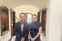 La Dra. Dafni Mora y el embajador de China en Panamá, Sr. Zhang Xiangyan. La Dra. Dafni Mora y el embajador de China en Panamá, Sr. Zhang Xiangyan.