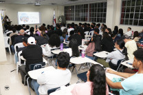 Estudiantes de la UTP participan del evento.