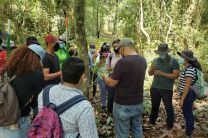 Gira con estudiantes de Ingeniería Ambiental del curso de Práctica de Campo del Profesor Everardo Meza, Hijo. Se mostró el uso de la flórula para aprender a reconocer los árboles del Campus UTP.