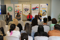 Panelistas durante el foro. Panelistas durante el foro.