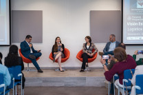 La actividad académica contó con dos paneles: uno sobre logística e innovación y otro orientado a la sostenibilidad y la eficiencia operativa. 