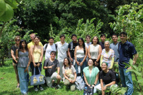 Delegación internacional y personal en el campo de guayabas. Delegación internacional y personal en el campo de guayabas.