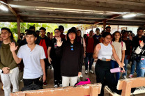Estudiantes participan del acto de bienvenida al I Semestre. 
