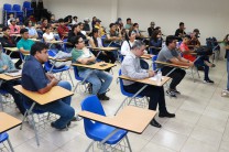 Este evento se realizó de forma presencial en la nueva sala de eventos con la participación de autoridades, docentes y estudiantes del Centro Regional de Veraguas.