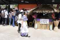 Las diferentes facultades con docentes y estudiantes y el personal administrativo se organizaron para poner stands y mostrar las costumbres y tradiciones de los pueblos.