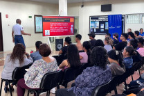 Charlas informativas por el personal de los Bomberos a personal administrativo y estudiantes.