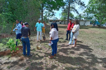 Autoridades participan de la siembra de Plantones de guayacanes. 
