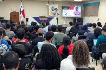 Carlos Alarcón, presento la ponencia “Desarrollando la Educación usando IA.