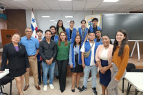 Estudiantes de Servicio Social Universitario y docentes del Centro. 
