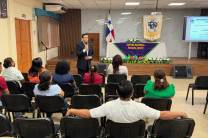 Mgtr. Gabriel Vergara, expositor del seminario Organización de Trabajo. 