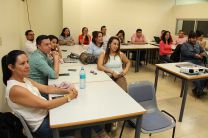 Los 27 pasantes y las autoridades de la Universidad de la Sabana participan en la fecha de clausura.