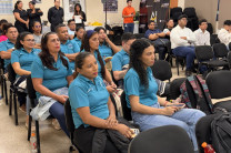 Estudiantes de la FII participan de las conferencias.