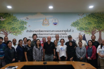 Recibimiento por Autoridades del Ministerio de Recursos Naturales y Medio Ambiente de Tailandia en la Provincia de Chomburi previo a la práctica de campo. Recibimiento por Autoridades del Ministerio de Recursos Naturales y Medio Ambiente de Tailandia en la Provincia de Chomburi previo a la práctica de campo