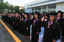 Estudiantes se juramentan como profesionales 
